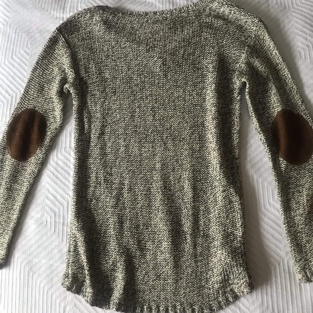 Sweater - Picture 4 of 4